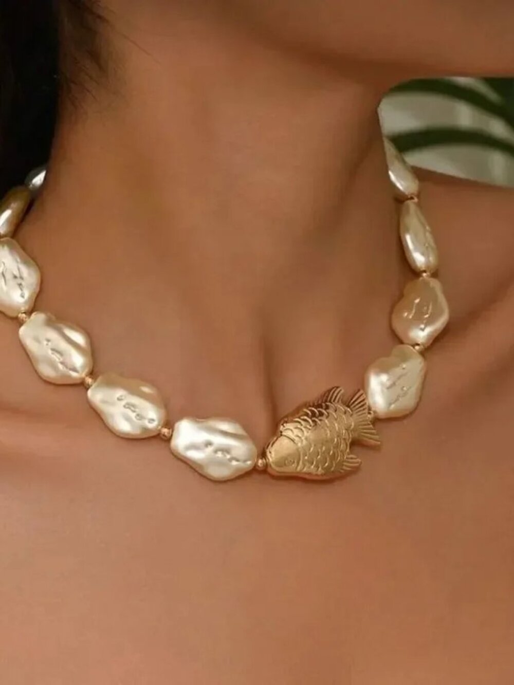 Elegant gold Fish Necklace R126
